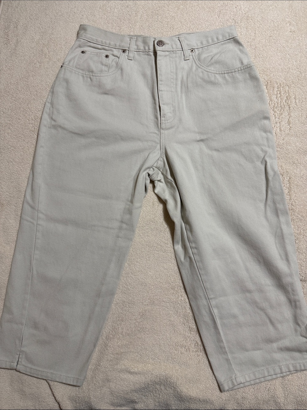 Women's Cropped Straight-Leg Pants in Light Gray